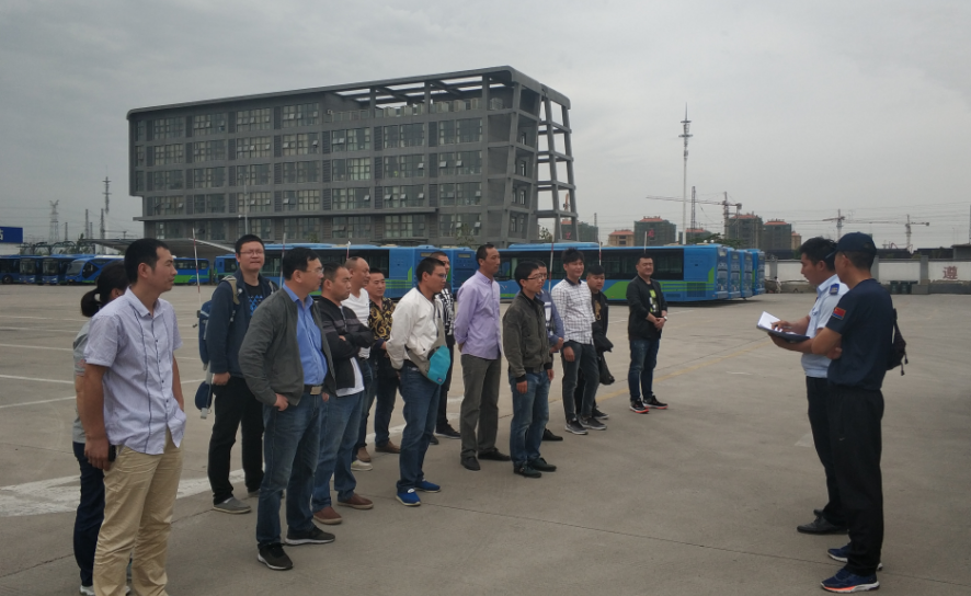 公交集團對應聘駕駛員開(kāi)展路考和面試